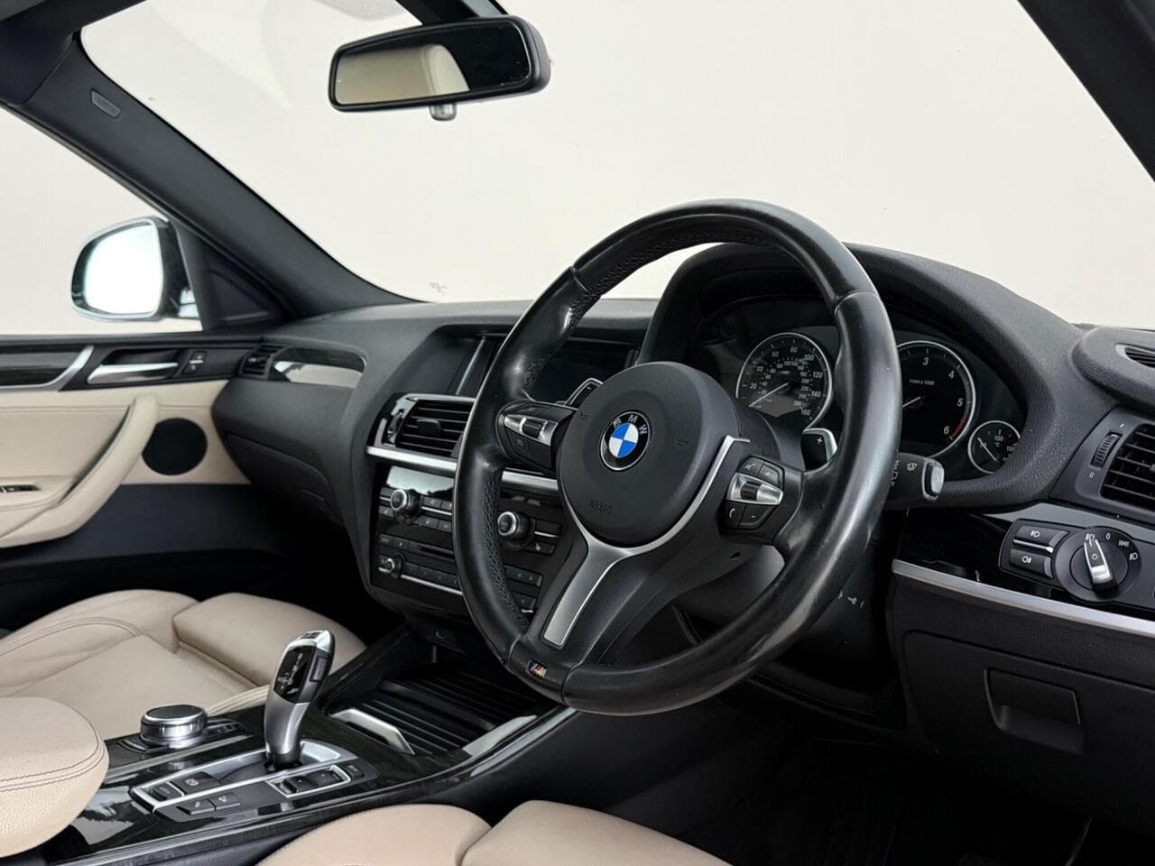 BMW X4 thumbnail Interior Front