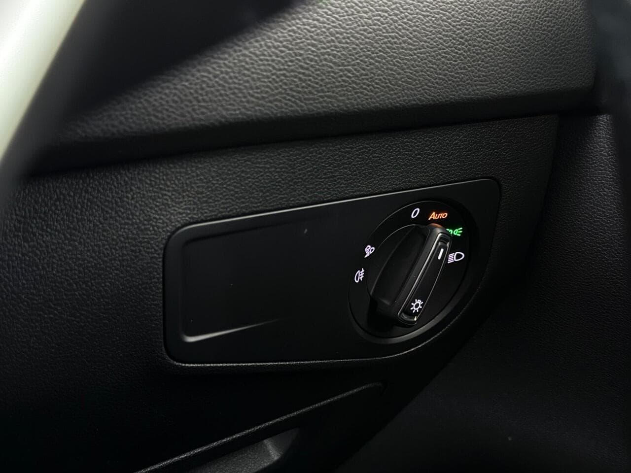 Volkswagen Tiguan thumbnail Misc Controls