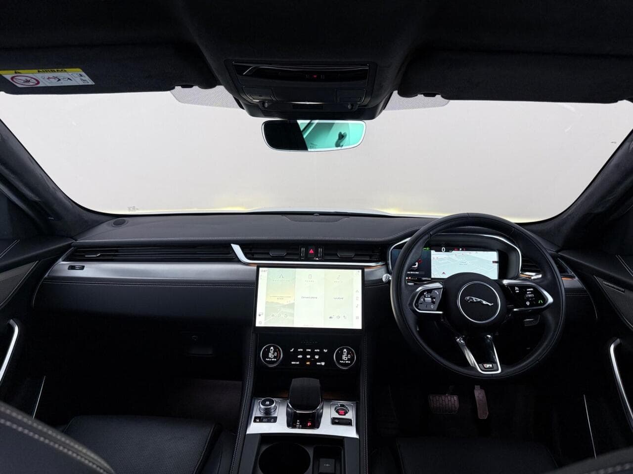 Jaguar F-PACE thumbnail Interior Front