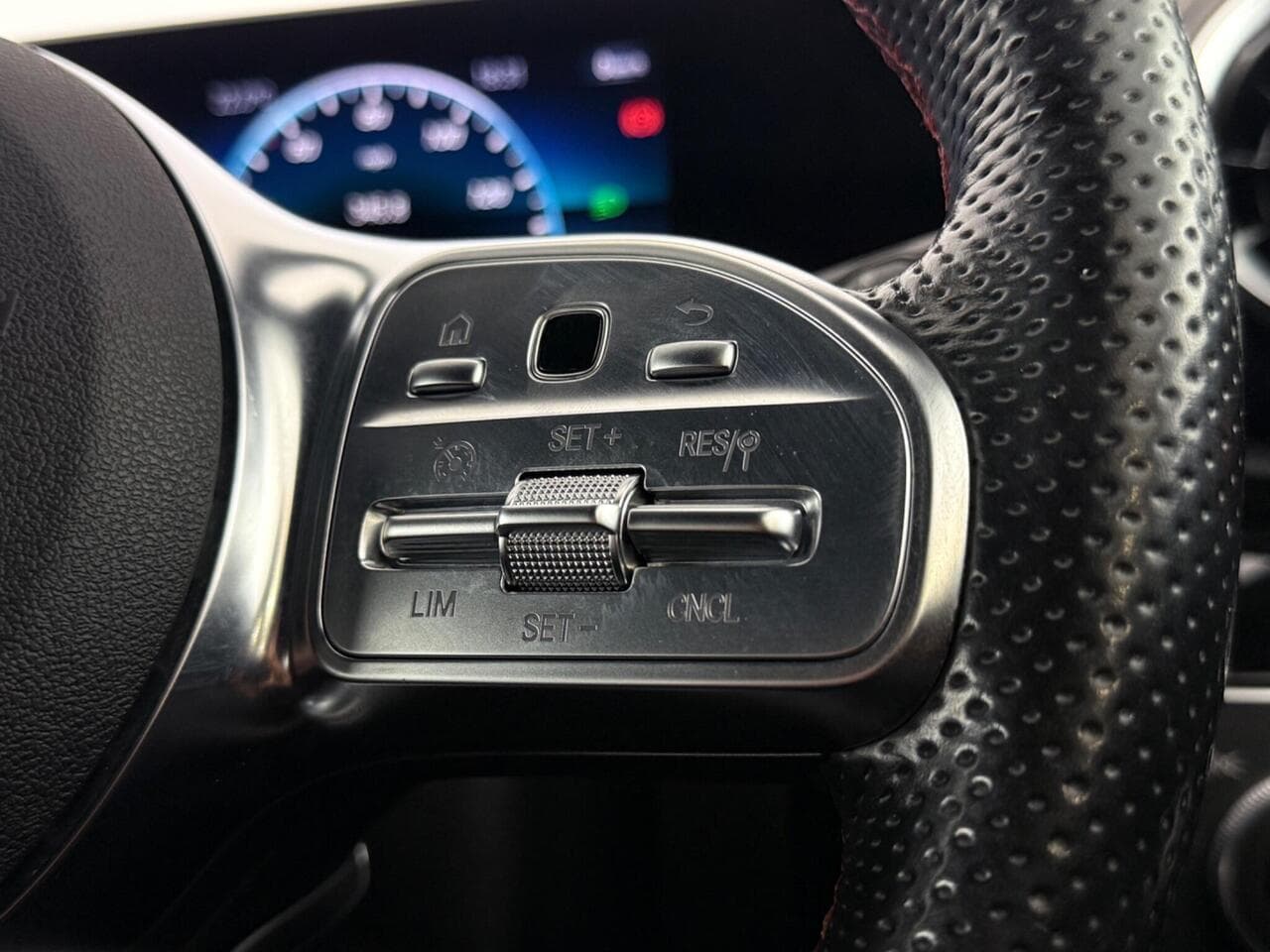 Mercedes-Benz A Class thumbnail Misc Controls