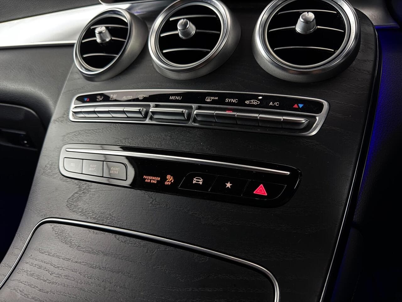 Mercedes-Benz GLC thumbnail Misc Controls