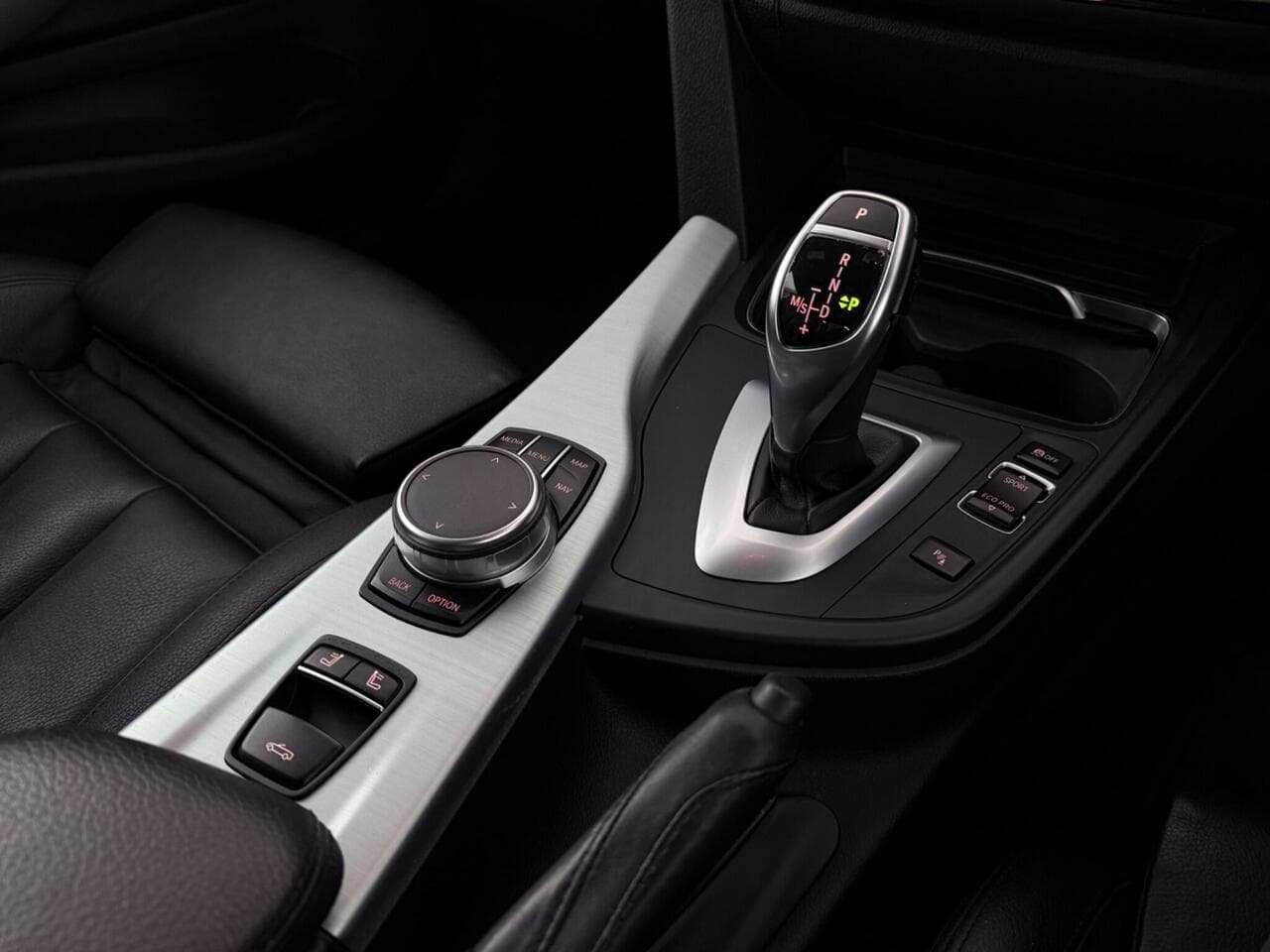 BMW 4 Series thumbnail Interior Front