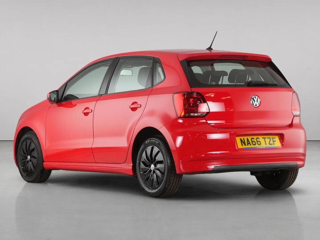 Volkswagen Polo thumbnail Rear Left