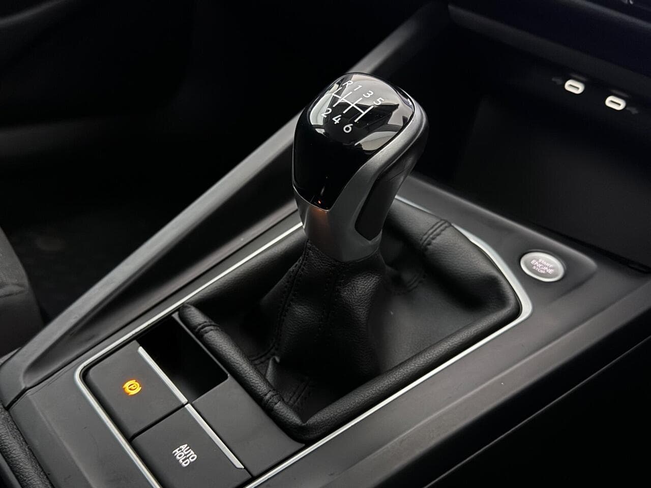 Volkswagen Golf thumbnail Interior Front