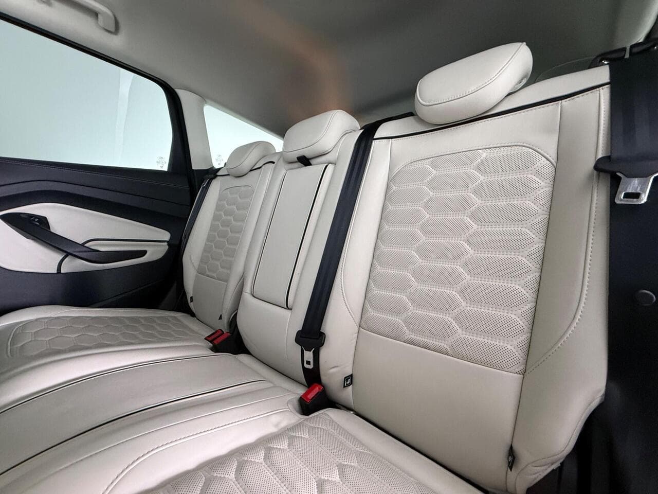 Ford Kuga thumbnail Seats Rear