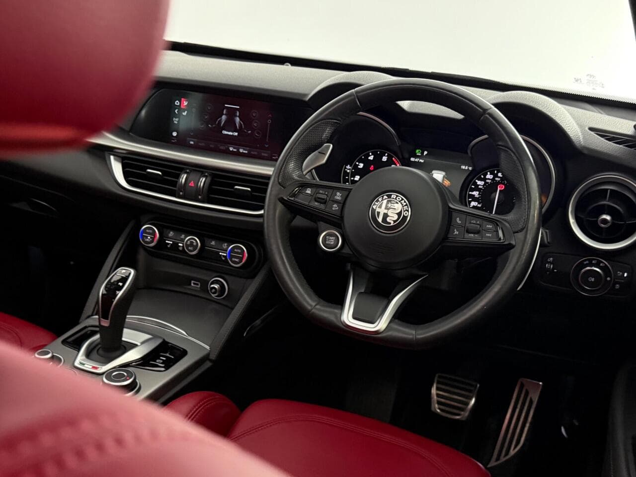 Alfa Romeo Stelvio thumbnail Steering Wheel