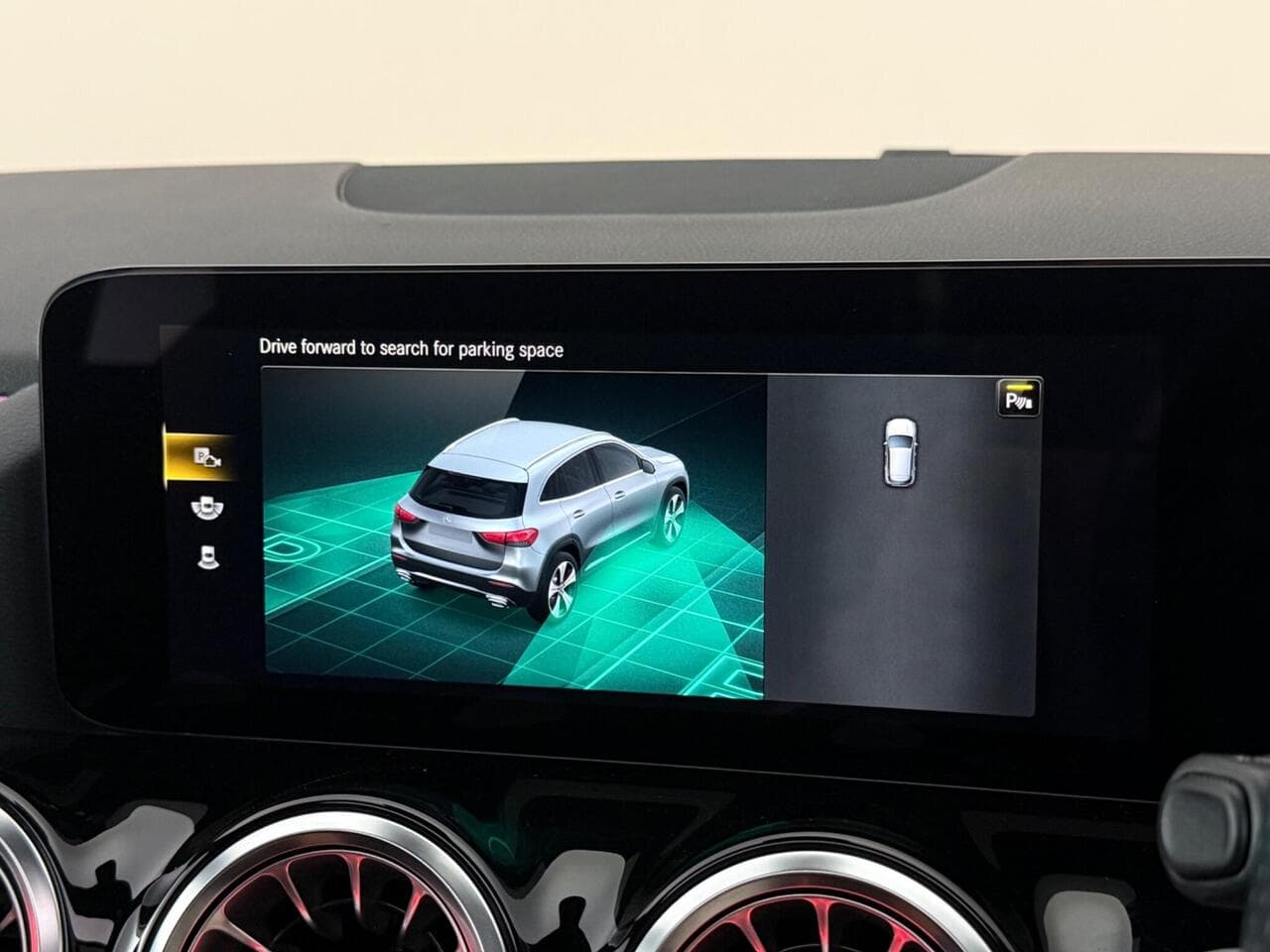 Mercedes-Benz GLA thumbnail Infotainment System
