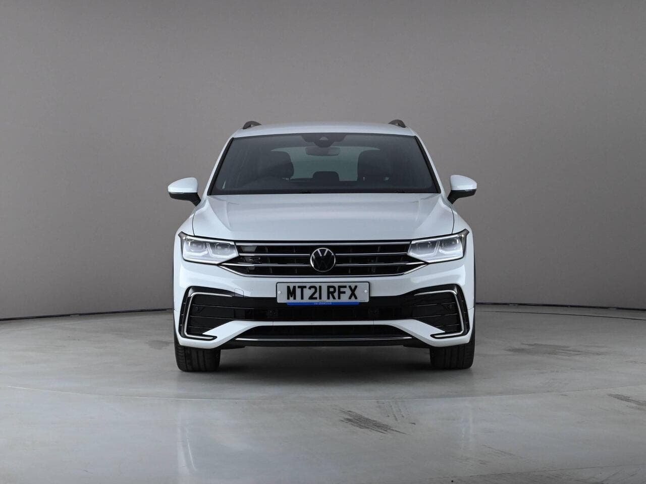 Volkswagen Tiguan thumbnail Front