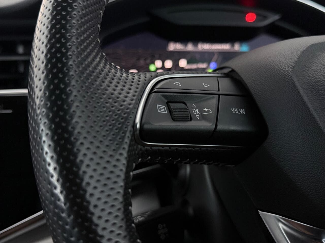 Audi Q8 thumbnail Misc Controls