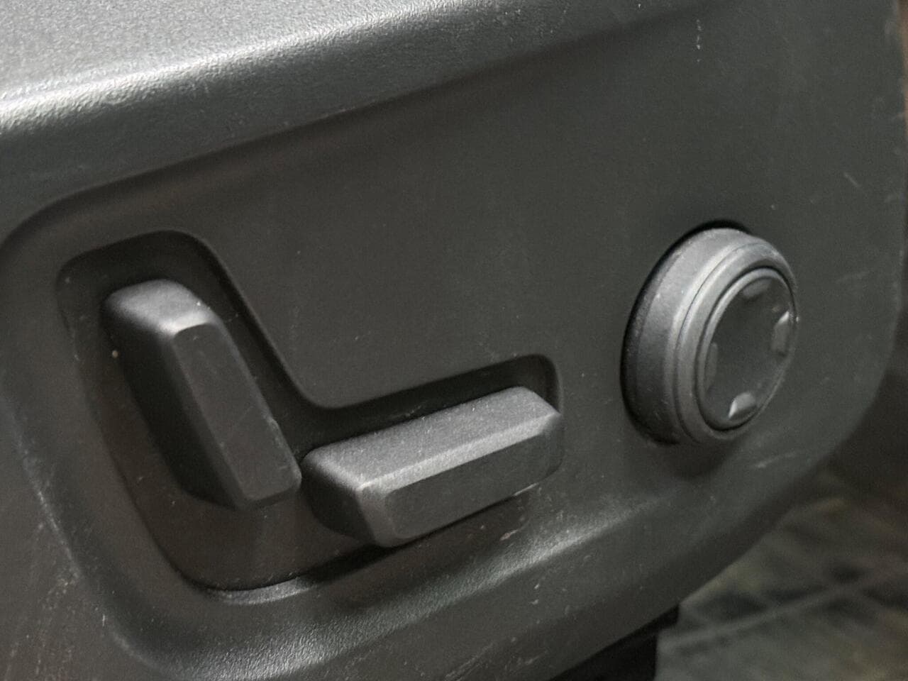 Volvo XC40 thumbnail Misc Controls