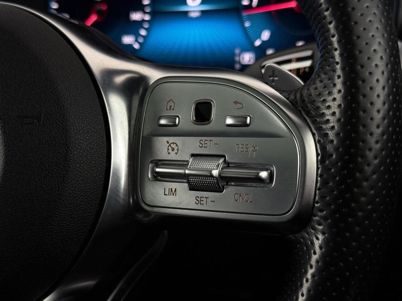 Mercedes-Benz GLC thumbnail Misc Controls