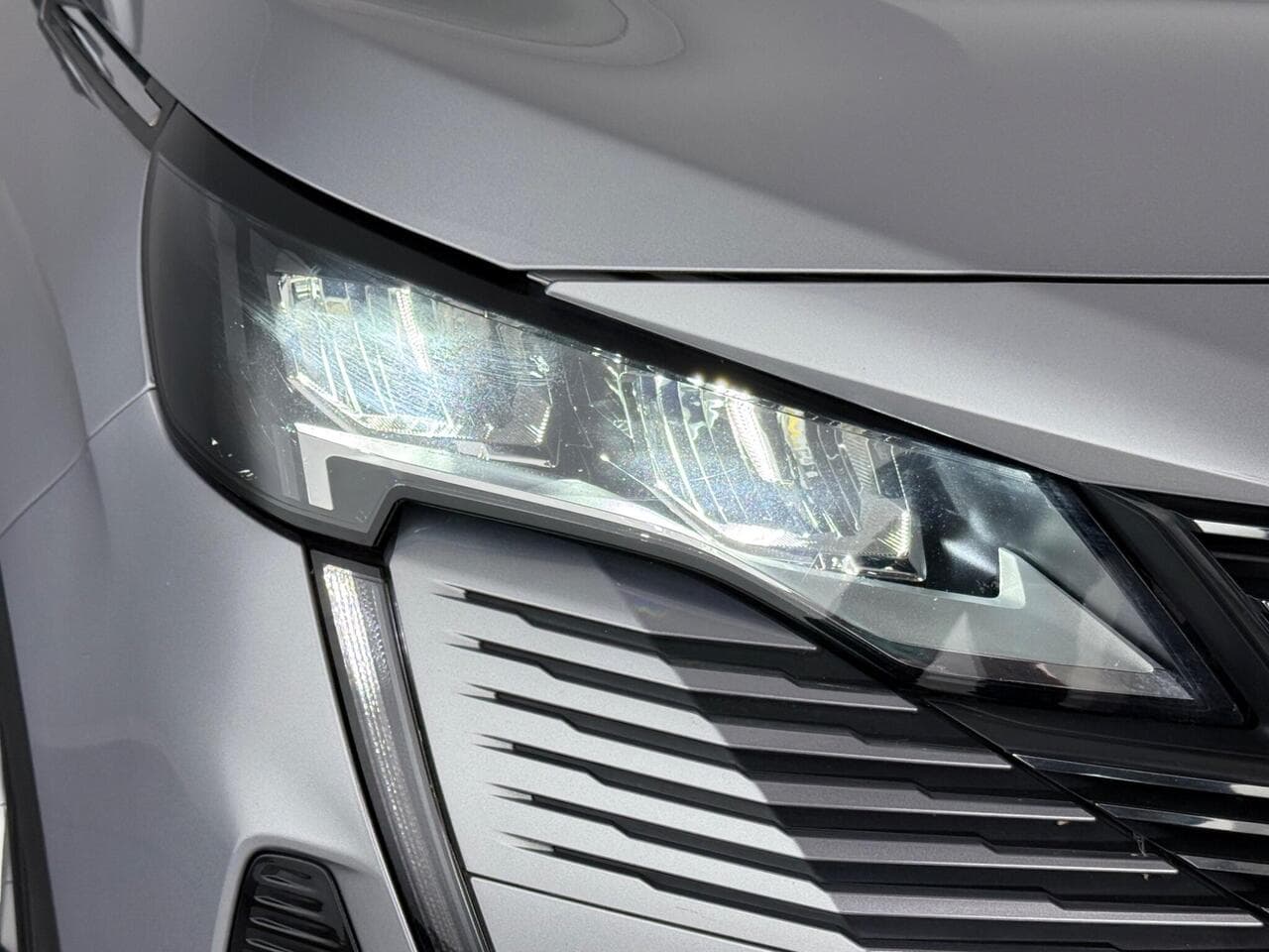 Peugeot 5008 thumbnail Lights Front