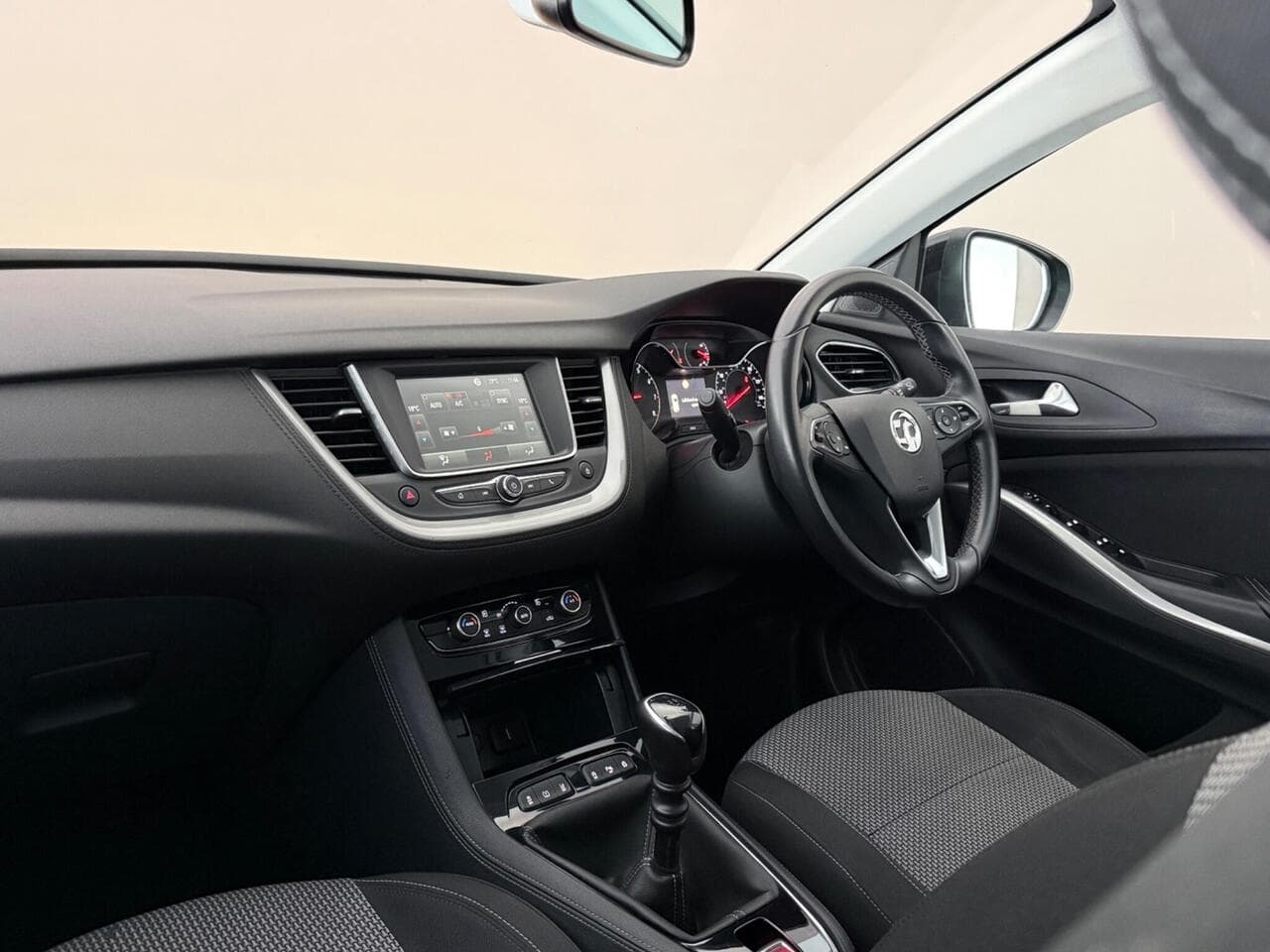 Vauxhall Grandland X thumbnail Interior Front