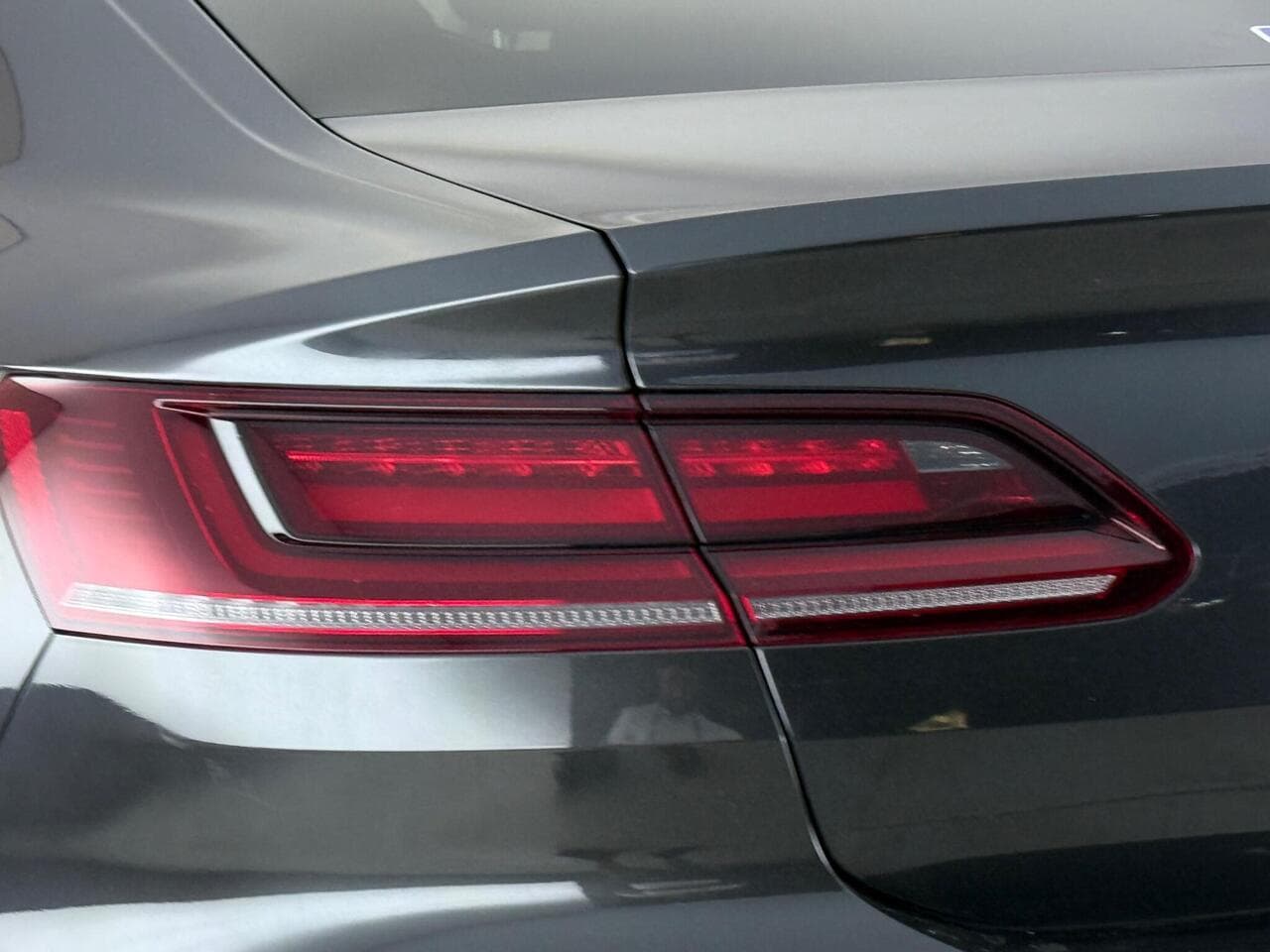 Volkswagen Arteon thumbnail Lights Rear