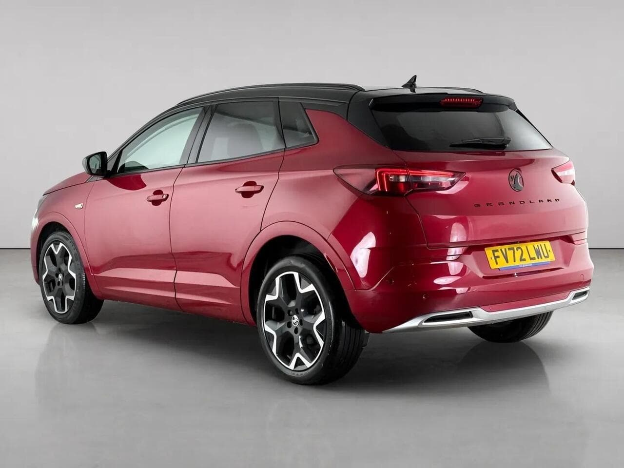 Vauxhall Grandland thumbnail Rear Left