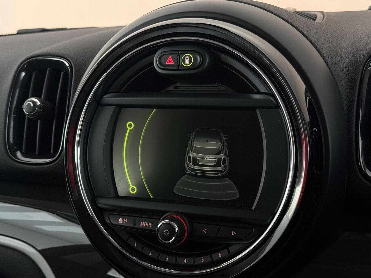 MINI Countryman thumbnail Infotainment System