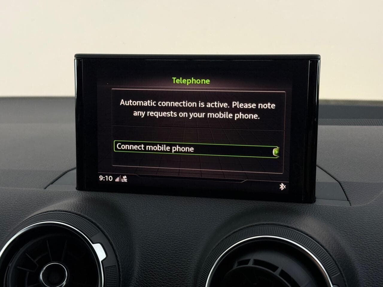 Audi Q2 thumbnail Infotainment System