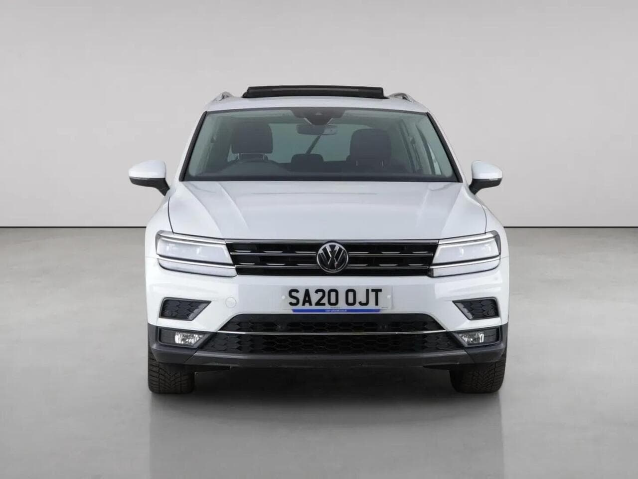 Volkswagen Tiguan thumbnail Front
