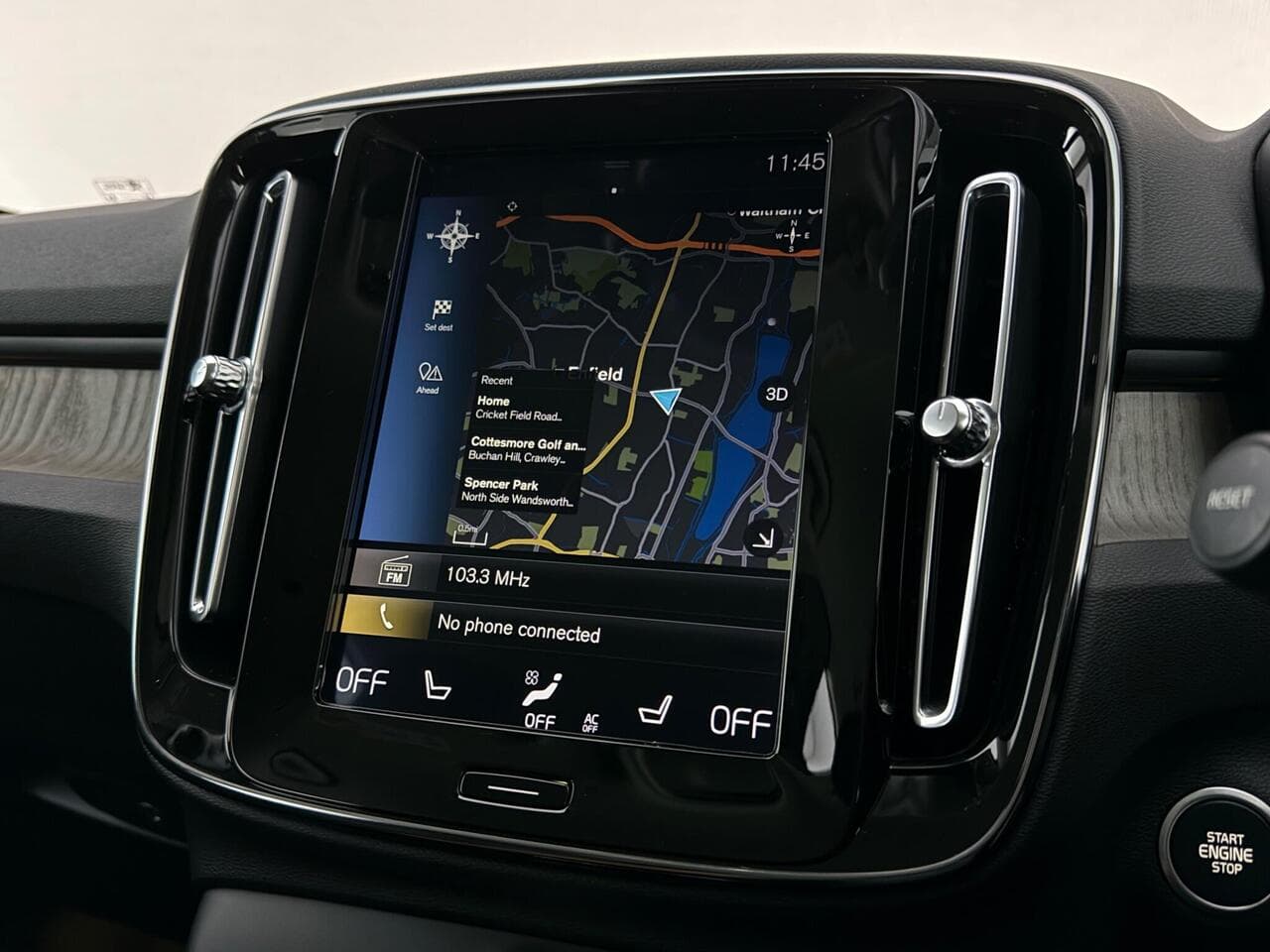 Volvo XC40 thumbnail Infotainment System