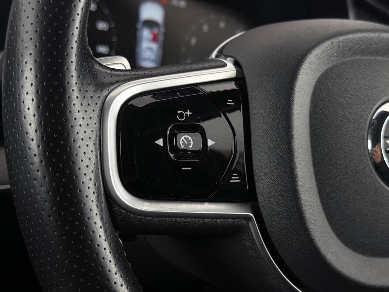 Volvo XC90 thumbnail Misc Controls