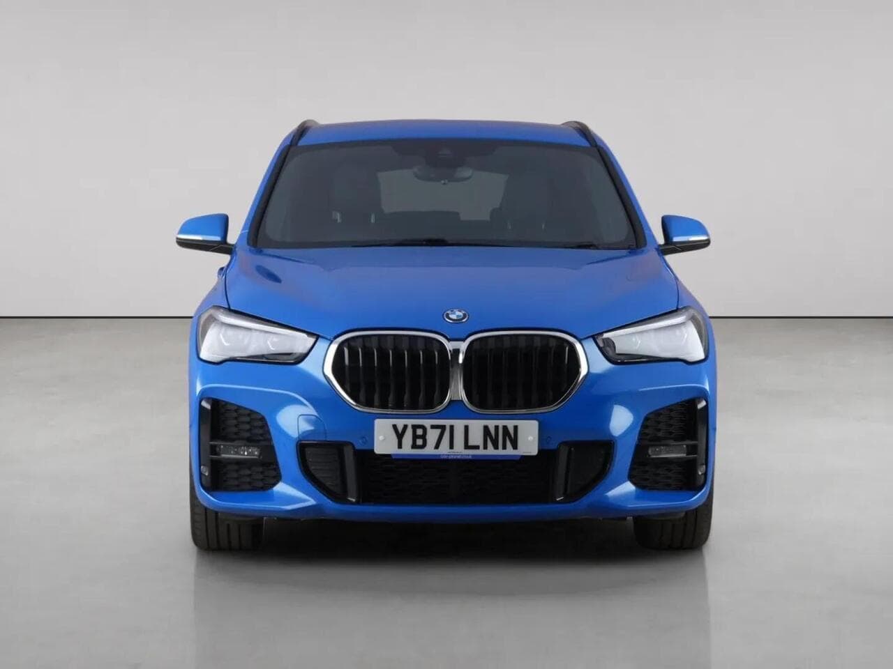 BMW X1 thumbnail Front