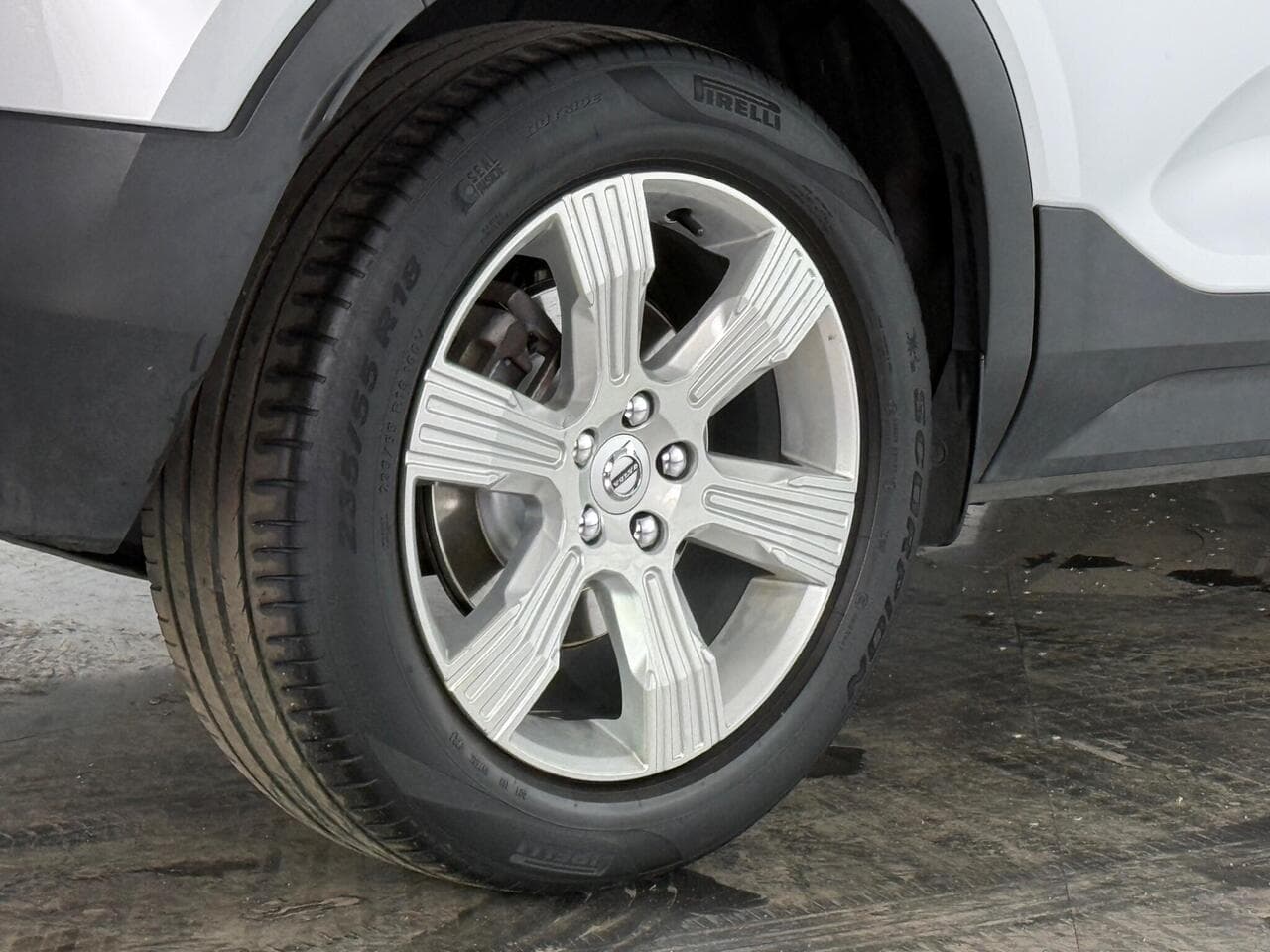 Volvo XC40 thumbnail Wheel