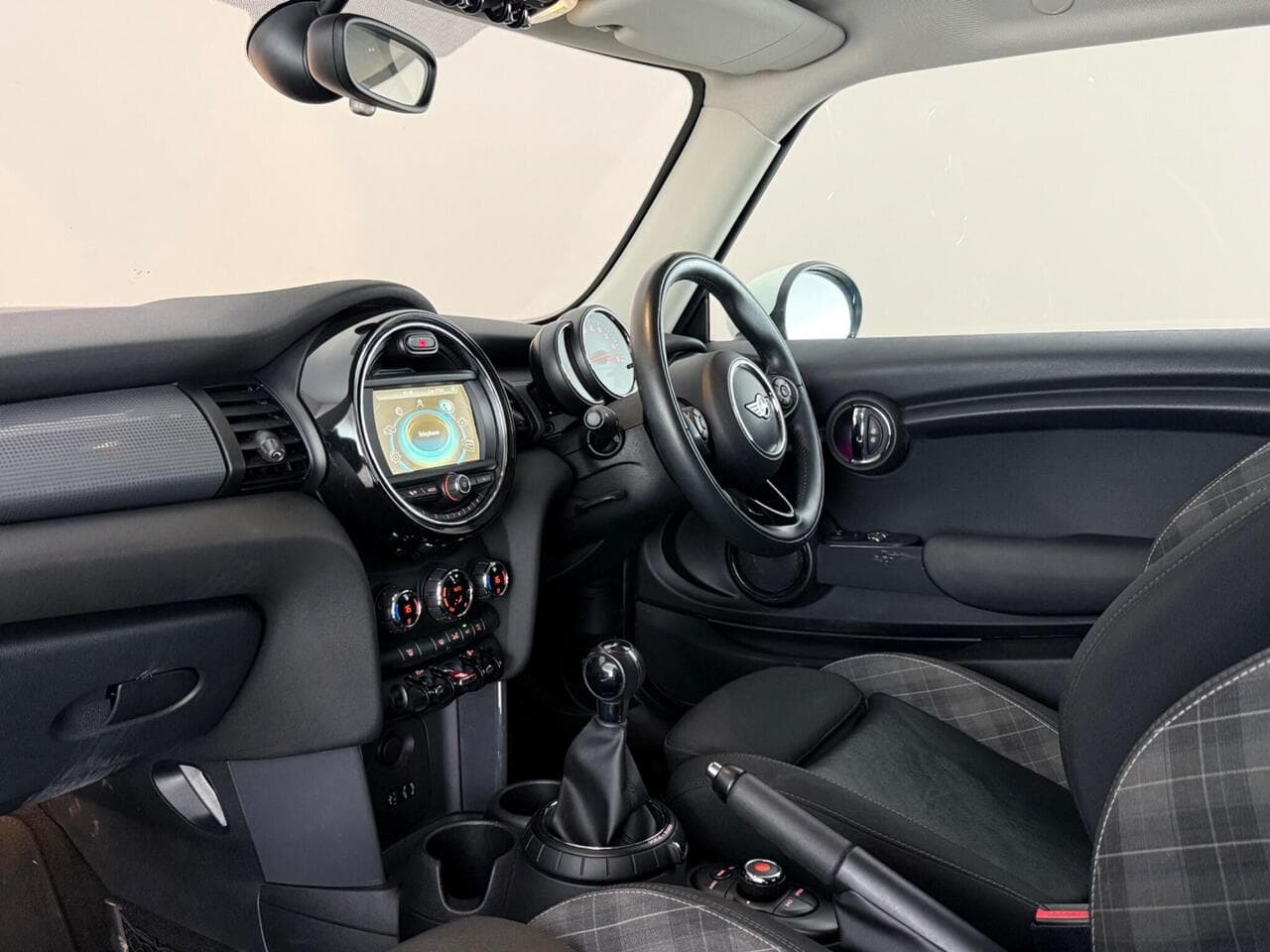 MINI Hatch thumbnail Interior Front