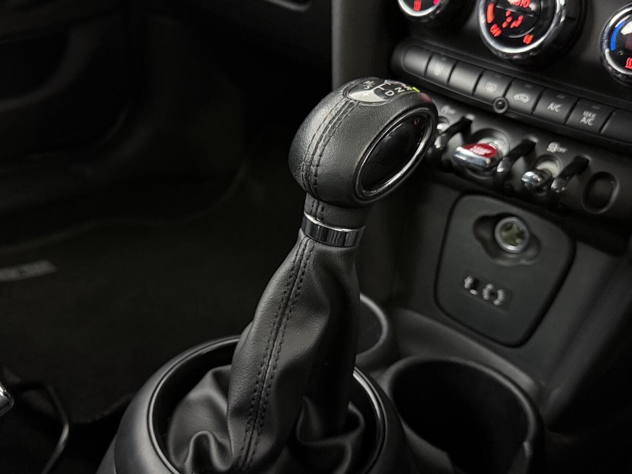 MINI Hatch thumbnail Interior Front
