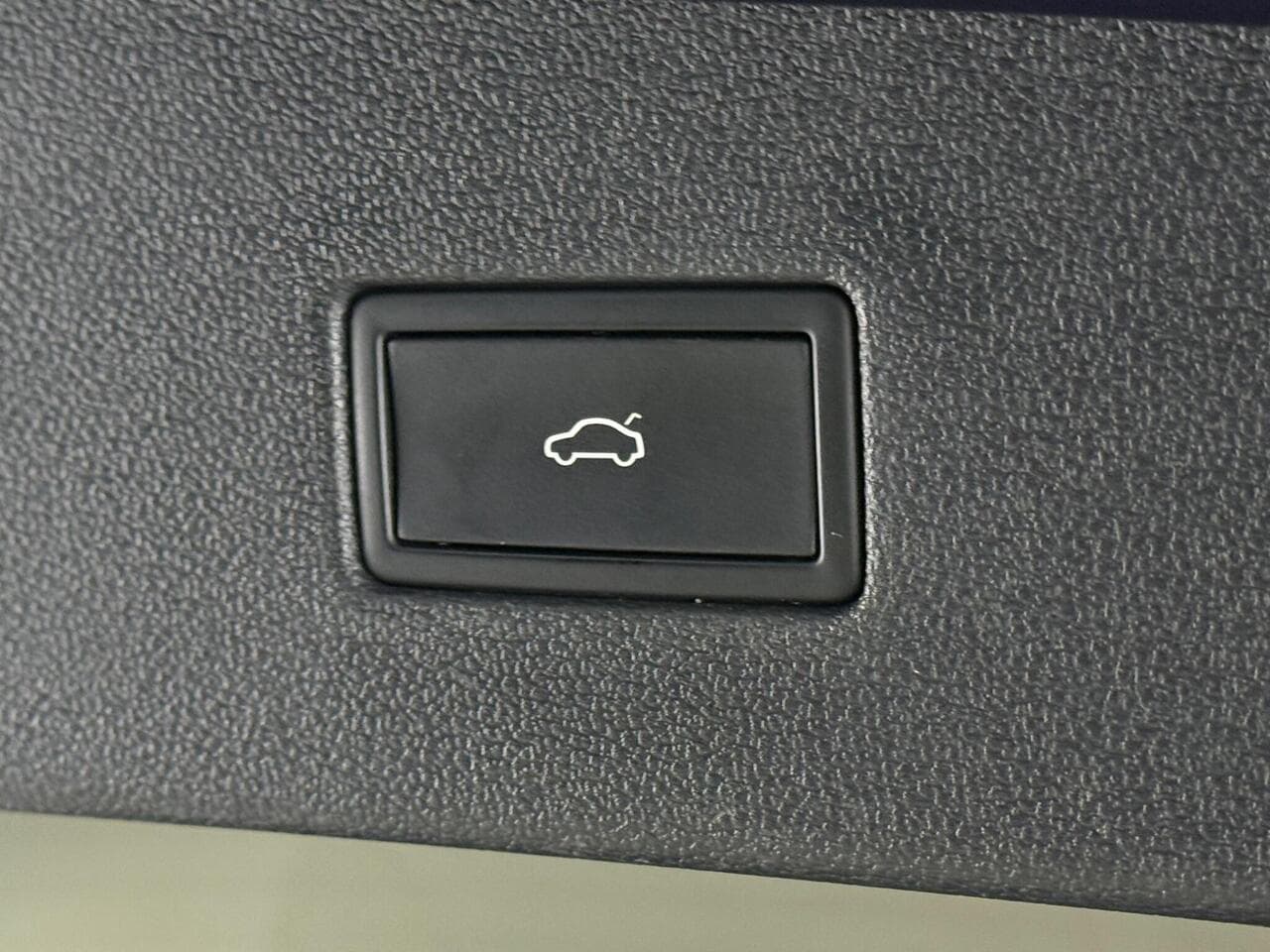 Volkswagen Tiguan Allspace thumbnail Misc Controls