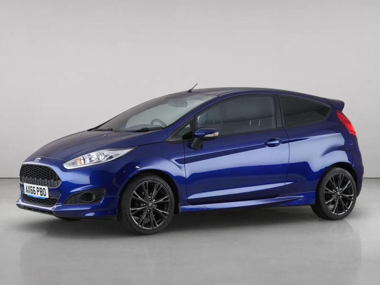 Ford Fiesta thumbnail Front Left