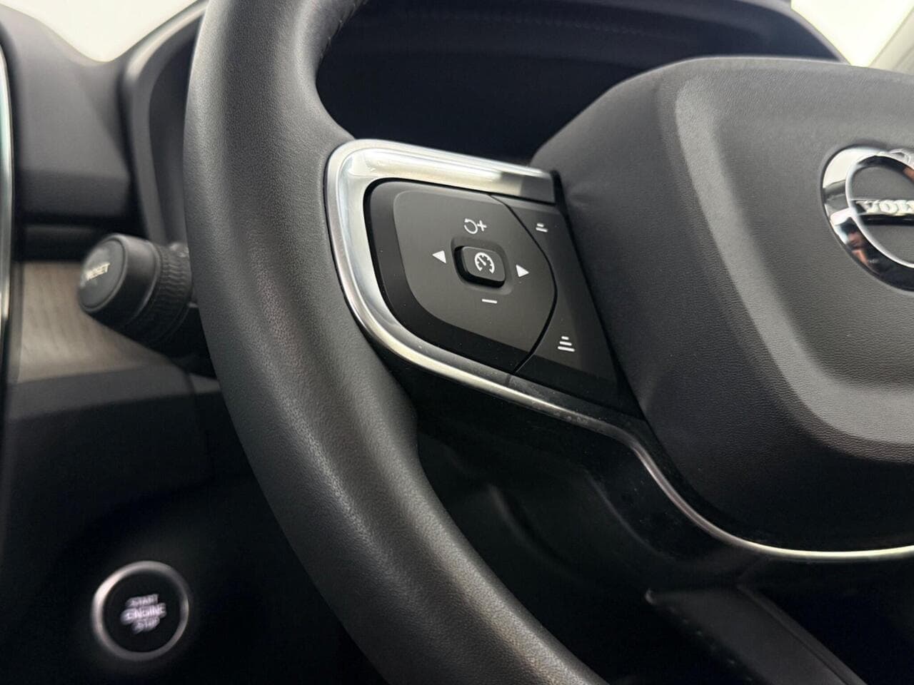 Volvo XC40 thumbnail Misc Controls