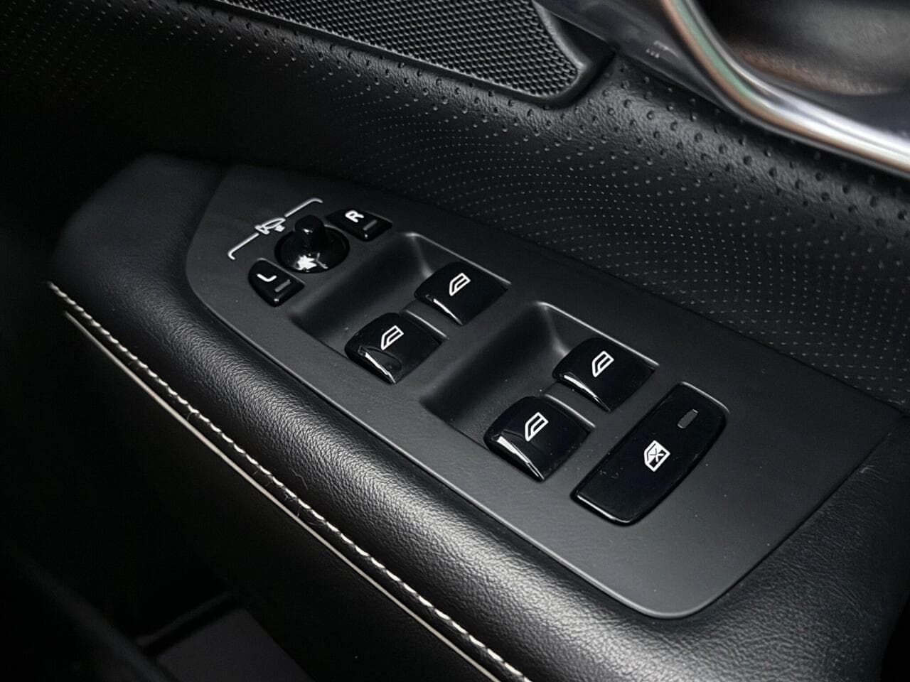 Volvo V90 thumbnail Misc Controls