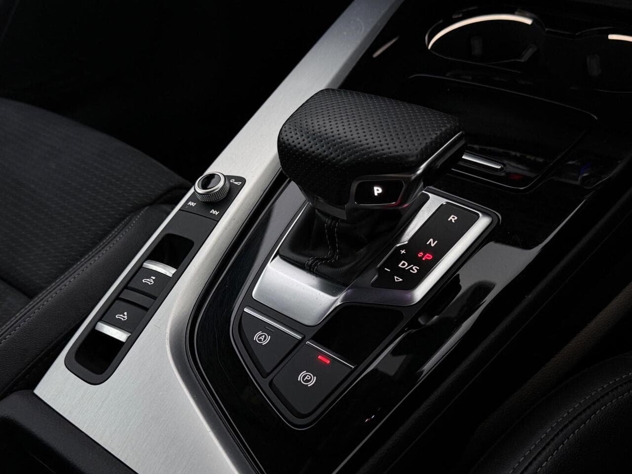 Audi A5 Cabriolet thumbnail Interior Front