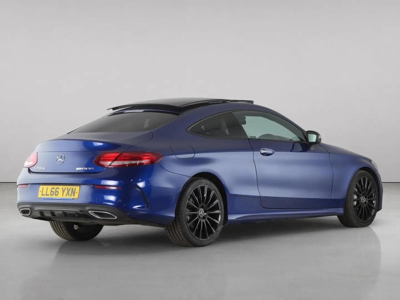 Mercedes-Benz C Class thumbnail Rear Right