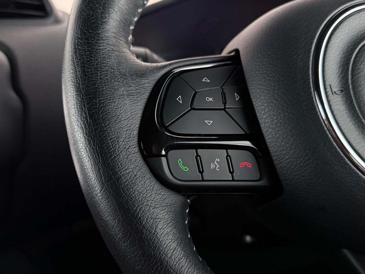 Jeep Renegade thumbnail Misc Controls