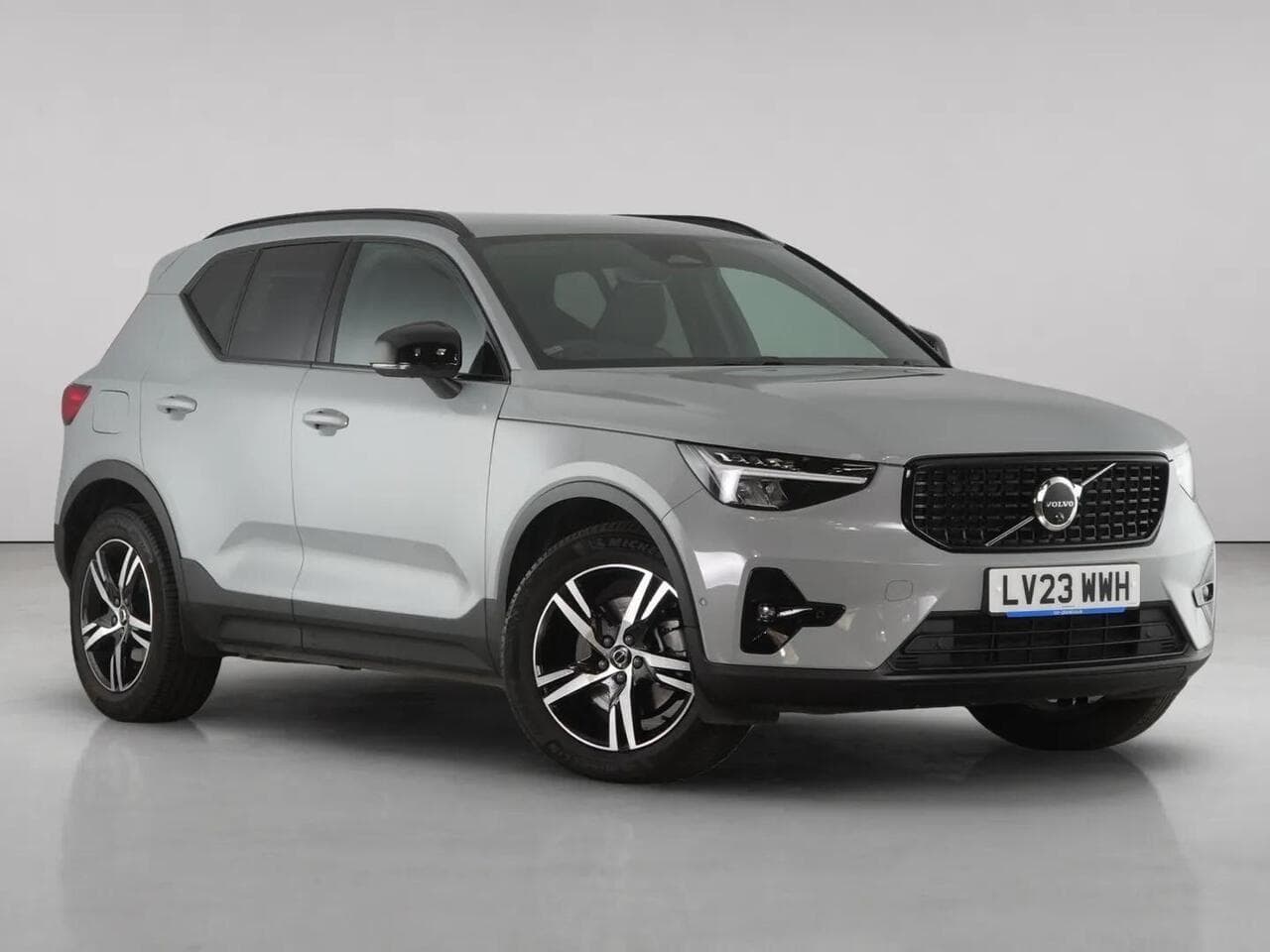 Volvo XC40 - Volvo XC40 2.0 B4 MHEV Plus Dark SUV 5dr Petrol Hybrid DCT Auto Euro 6 (s/s) (197 ps)
