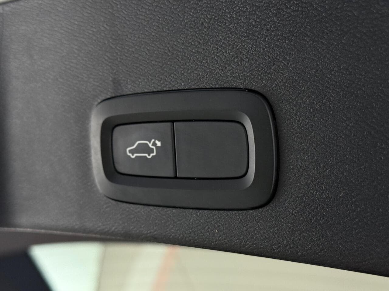 Volvo XC40 thumbnail Misc Controls