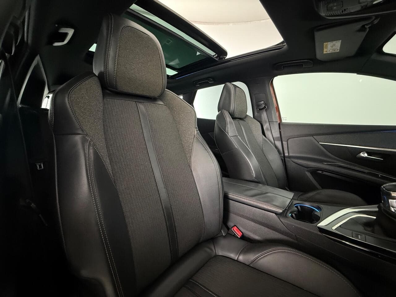Peugeot 3008 thumbnail Seat Driver