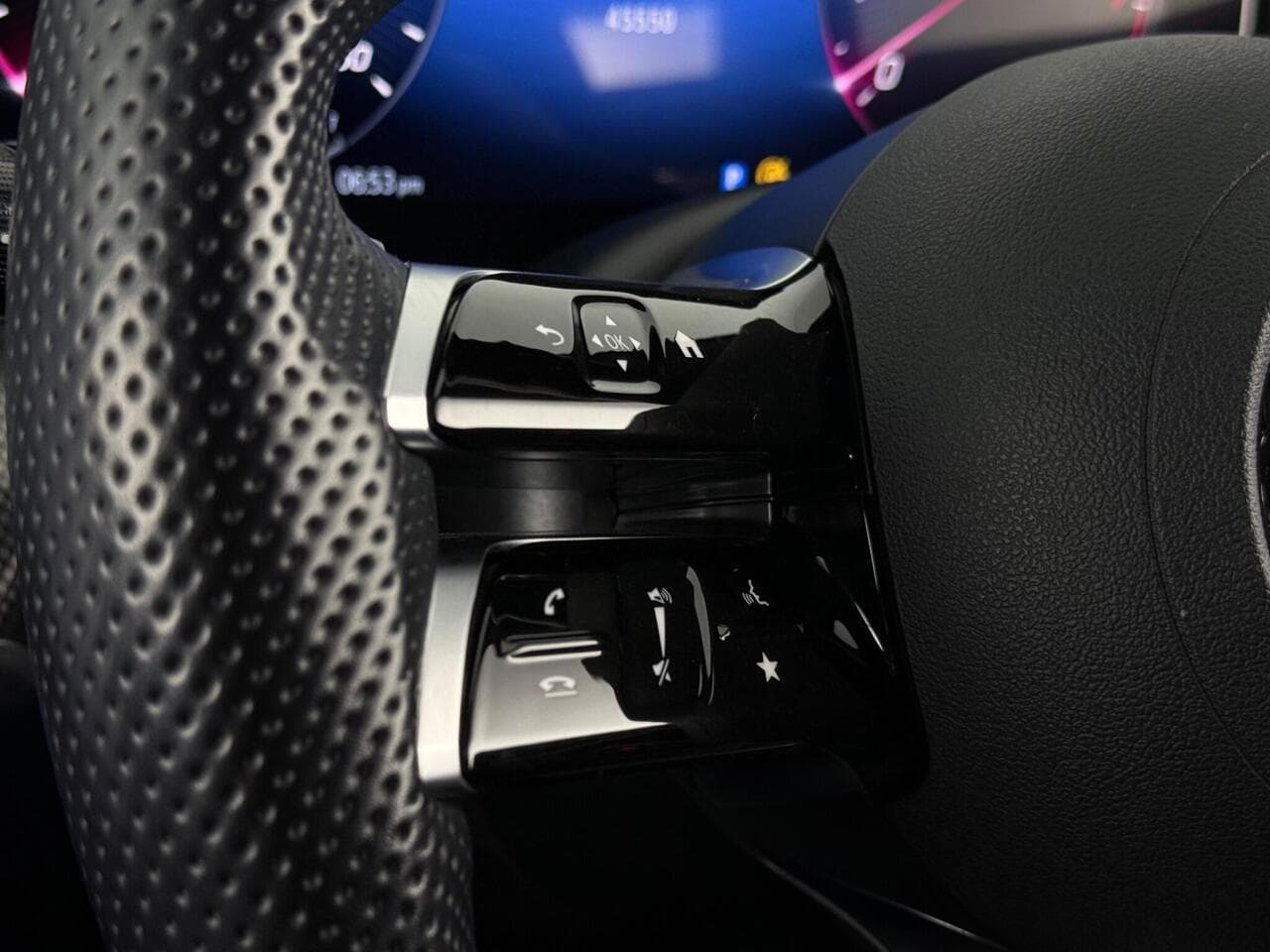Mercedes-Benz C Class thumbnail Misc Controls