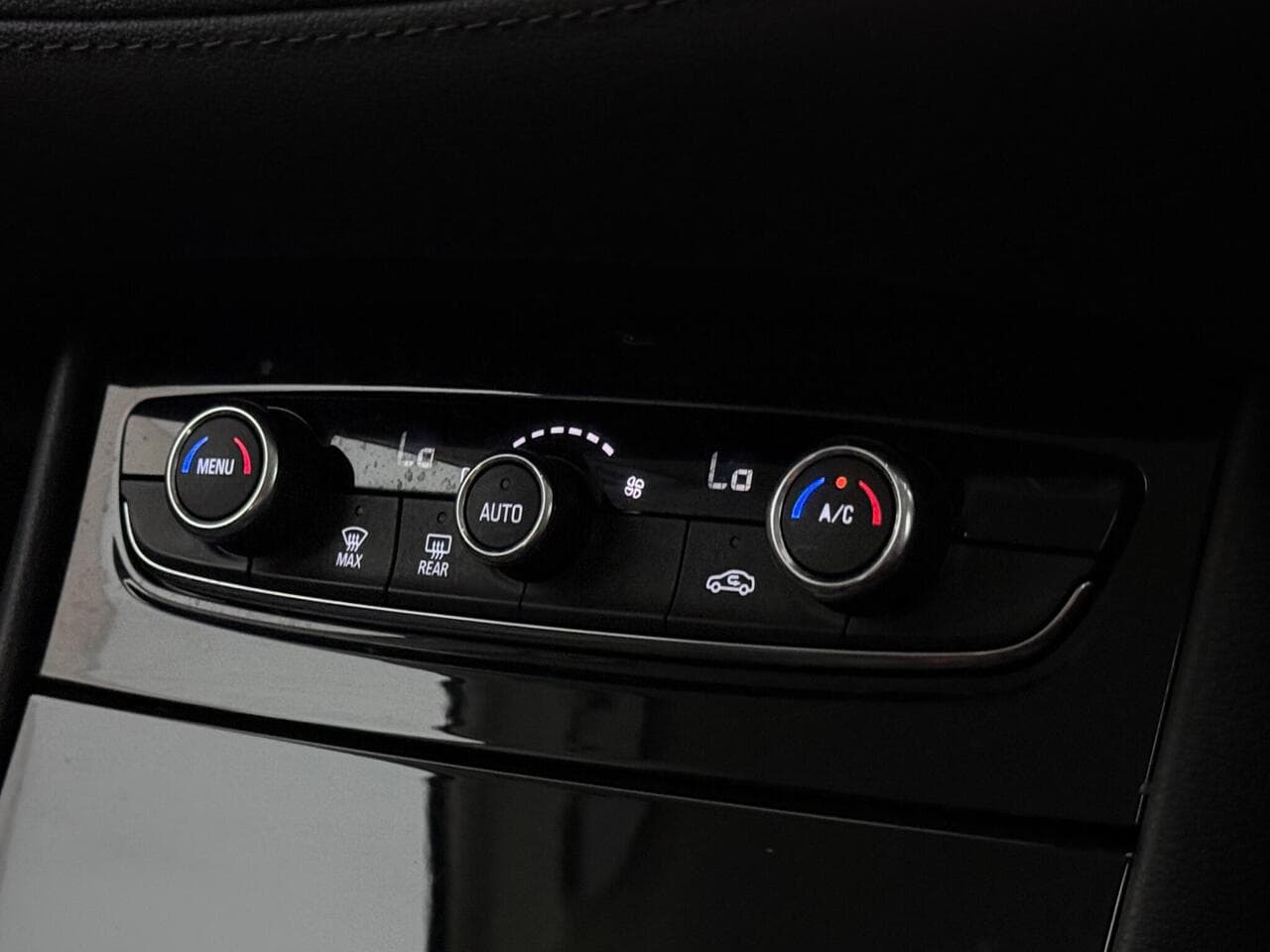 Vauxhall Grandland X thumbnail Misc Controls