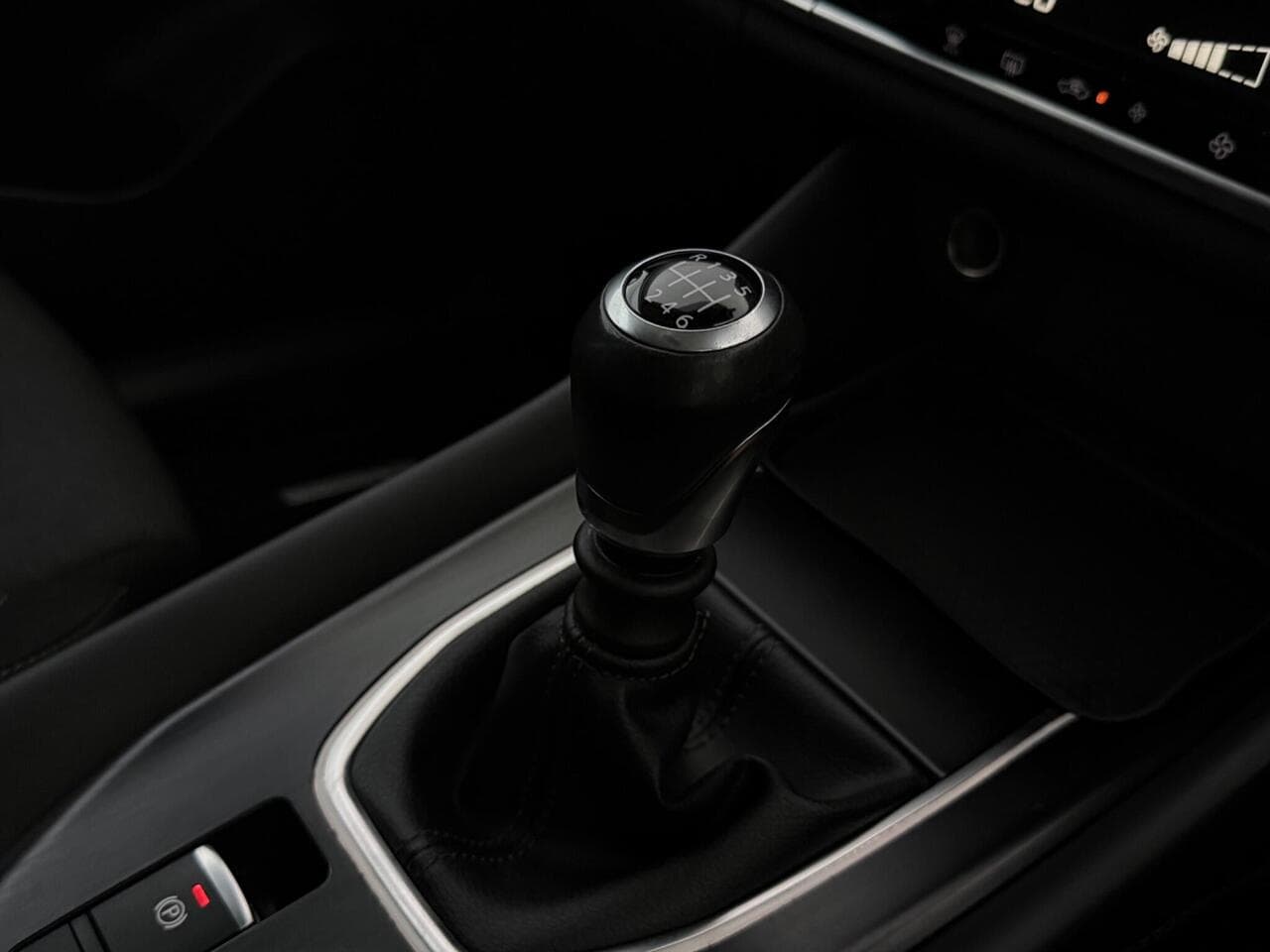 Nissan Qashqai thumbnail Interior Front
