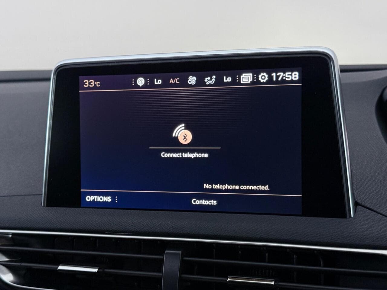Peugeot 5008 thumbnail Infotainment System