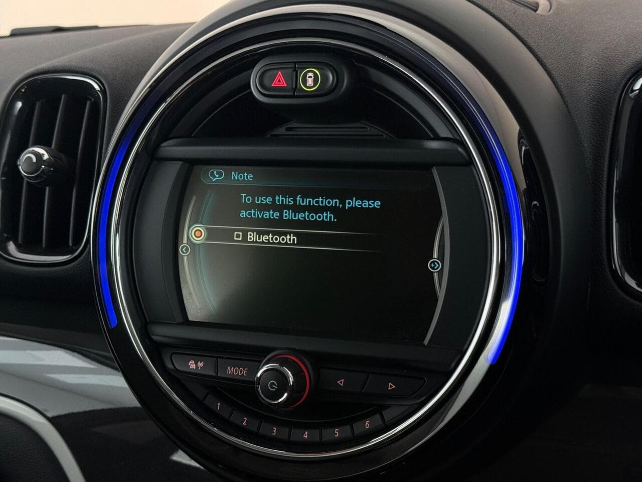 MINI Countryman thumbnail Infotainment System