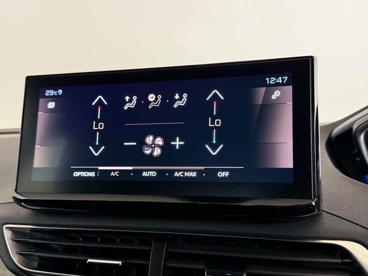 Peugeot 3008 thumbnail Infotainment System