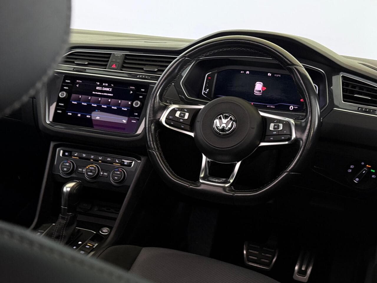 Volkswagen Tiguan thumbnail Steering Wheel