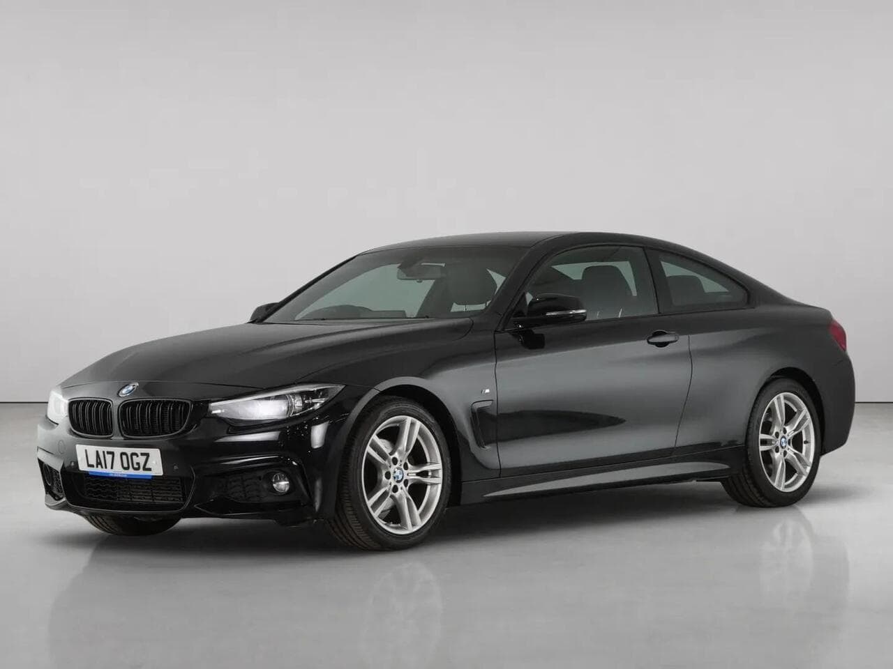 BMW 4 Series thumbnail Front Left