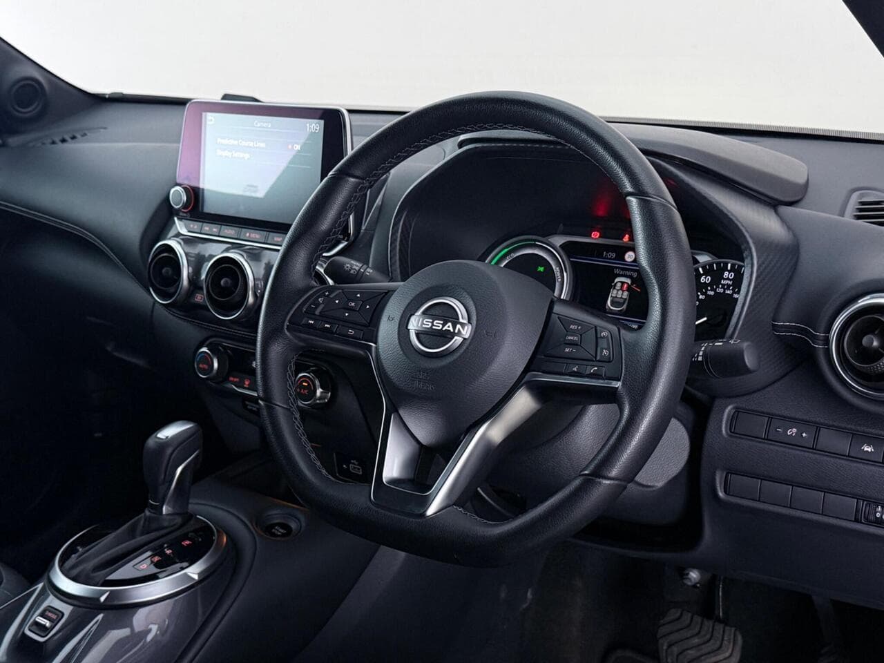 Nissan Juke thumbnail Interior Front