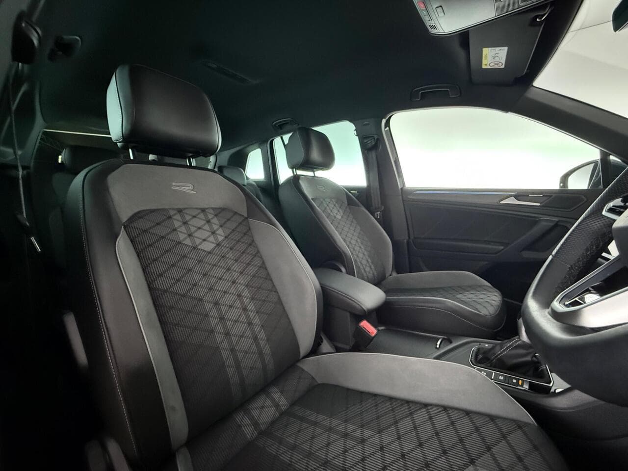 Volkswagen Tiguan thumbnail Seat Driver