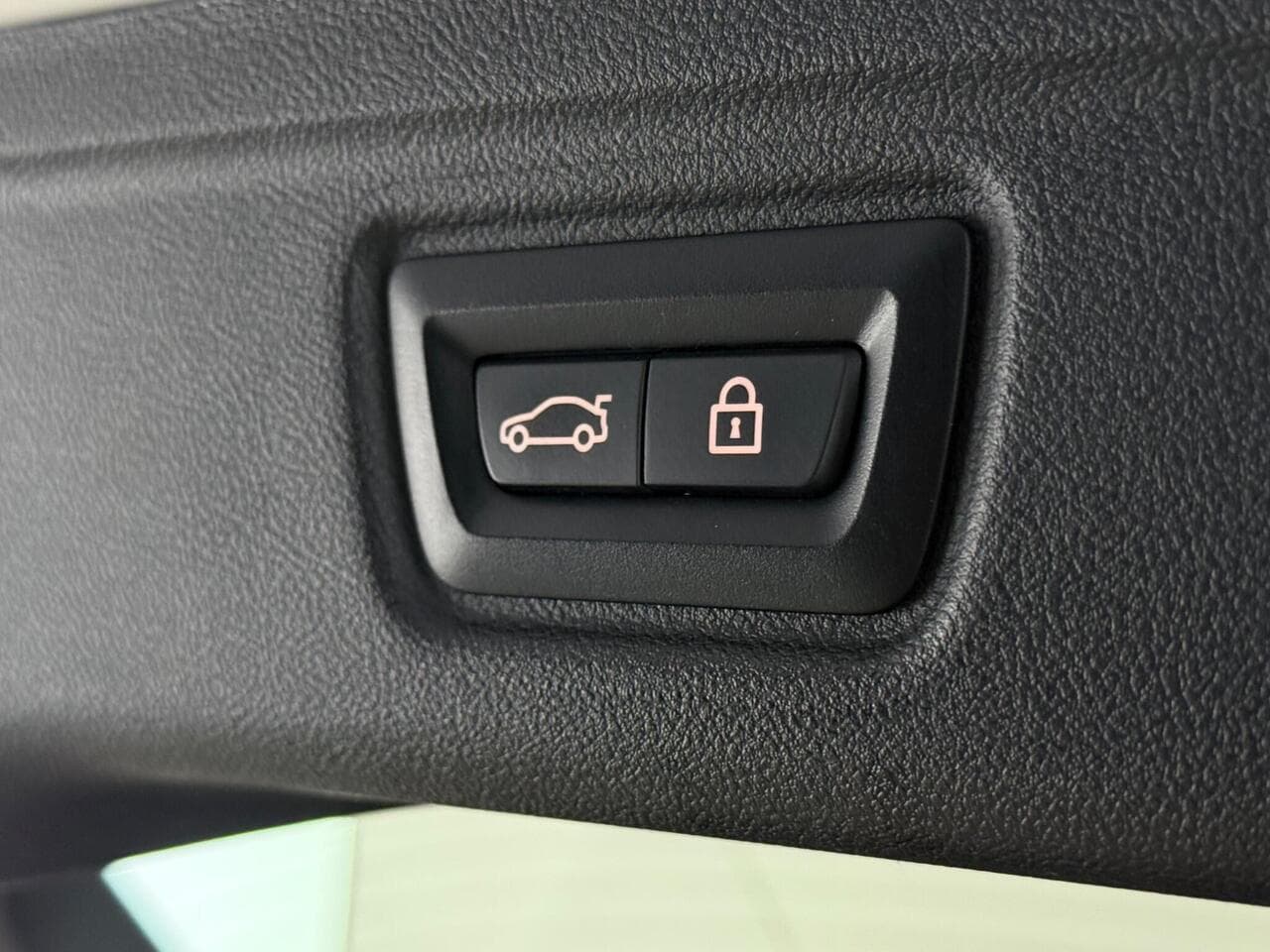 BMW 3 Series thumbnail Misc Controls
