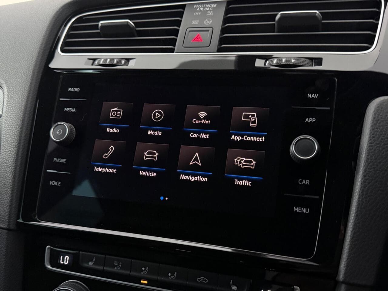 Volkswagen Golf thumbnail Infotainment System